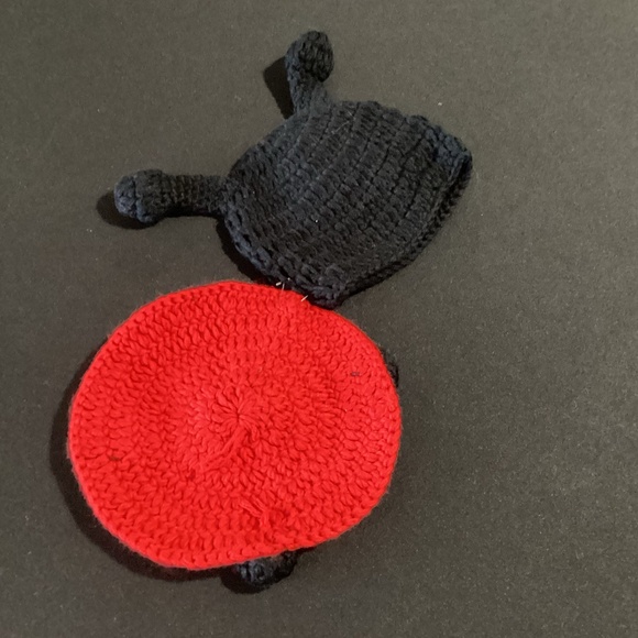 117. Red & Black Ladybug 2-Piece Photoshoot Set Newborn EUC - Picture 2 of 2